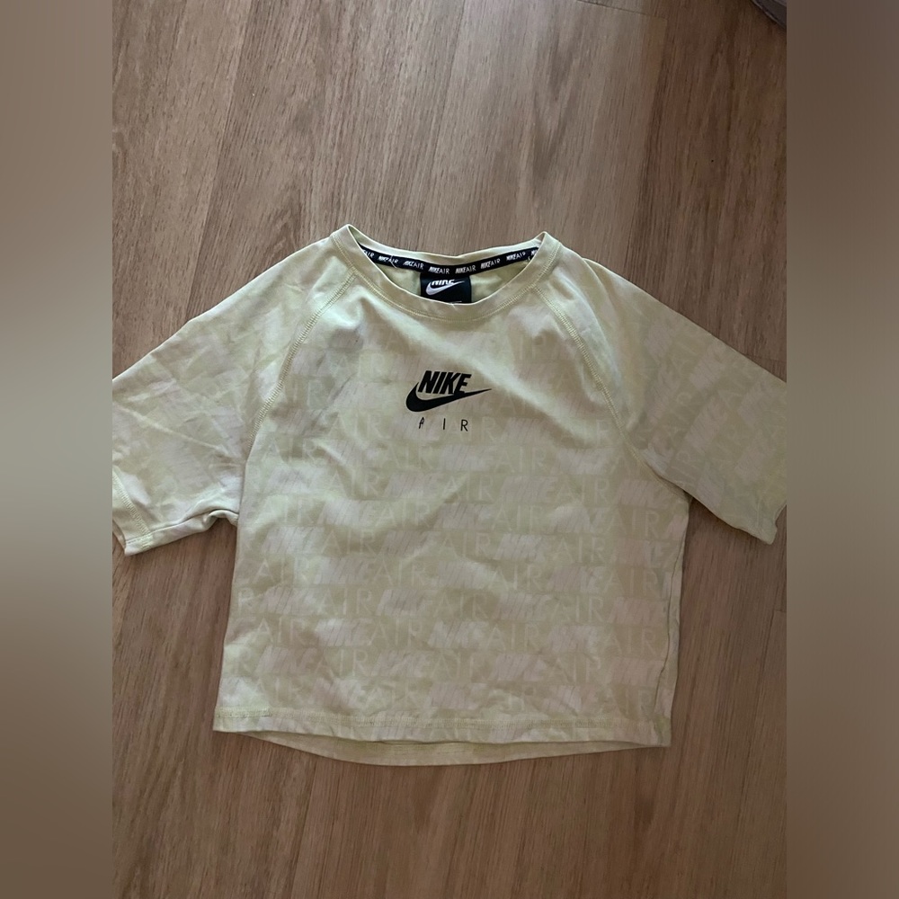 LIGHT GREEN NEON NIKE SHIRT